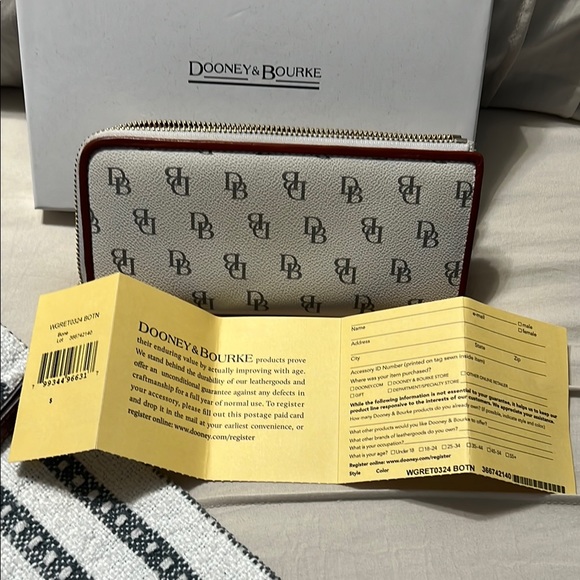 Dooney & Bourke Monogram Wristlet White Brown - Picture 4 of 4